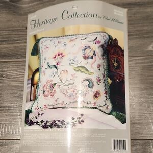NWT Heritage Collection 00910 Sonnet Pillow Floral Embroidered Cover Kit 14"X14"